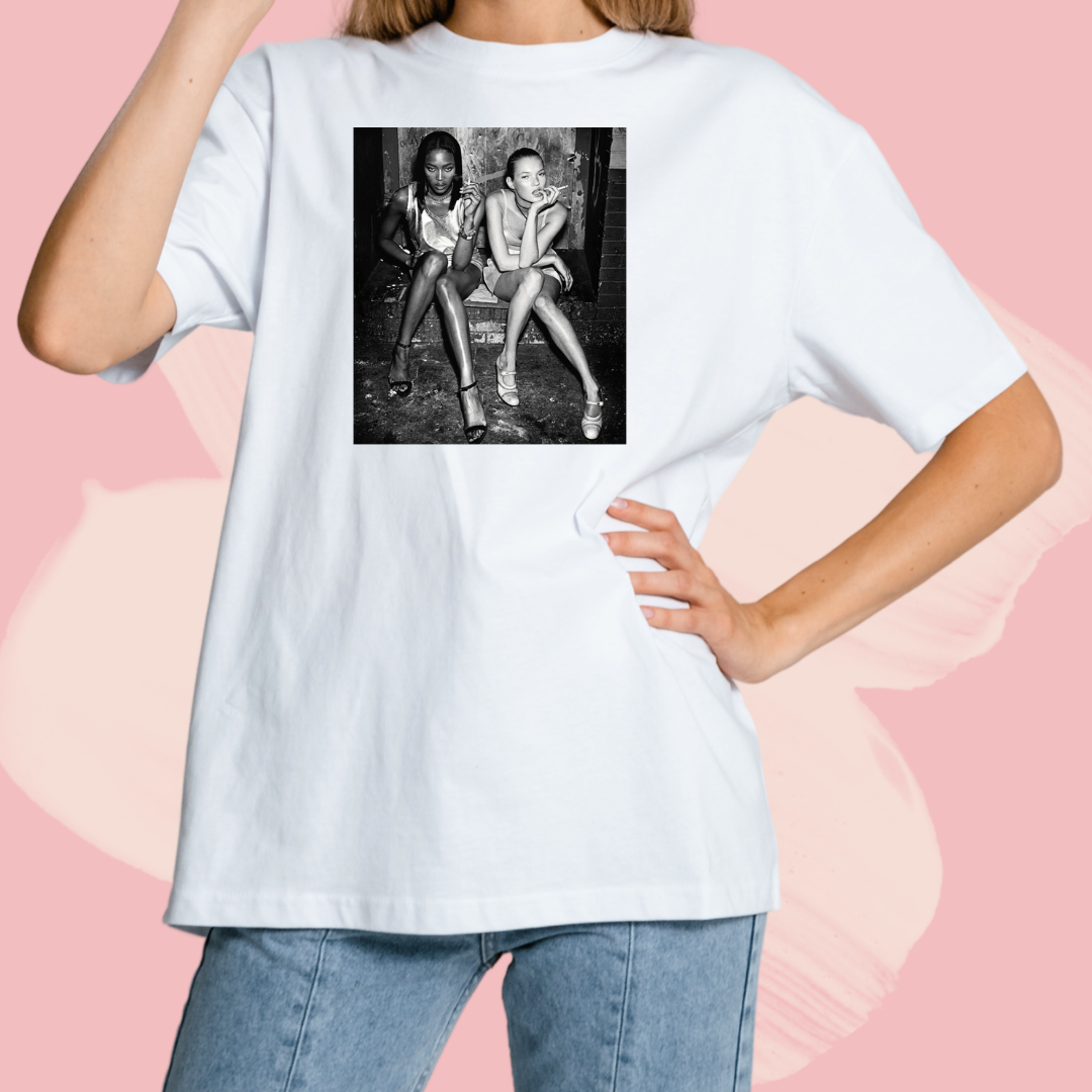 Biały T-shirt oversize bawełniany z nadrukiem naomi campbell i kate moss
