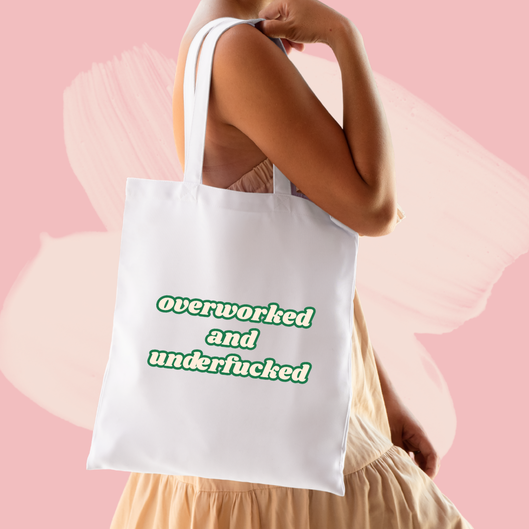 Torba bawełniana tote bag z nadrukiem ze śmiesznym napisem overworked and underfucked