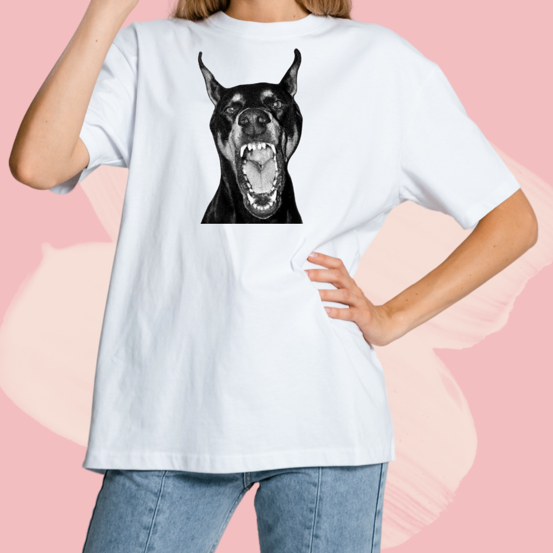 Biały T-shirt oversize bawełniany z nadrukiem doberman